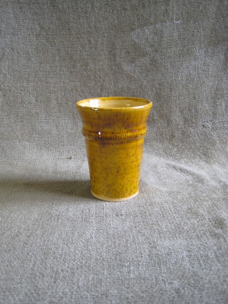 http://www.poteriedesgrandsbois.com/files/gimgs/th-30_GDT006-01-poterie-médiéval-des grands bois-gobelets-gobelet.jpg